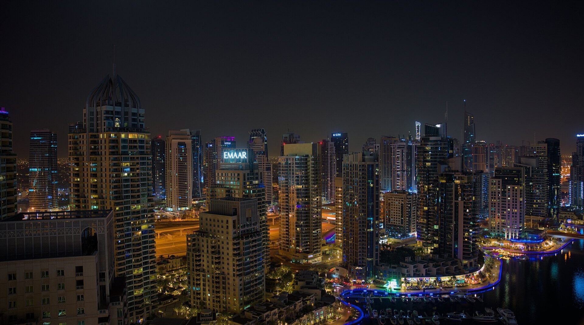 Dubai Marina bei Nacht